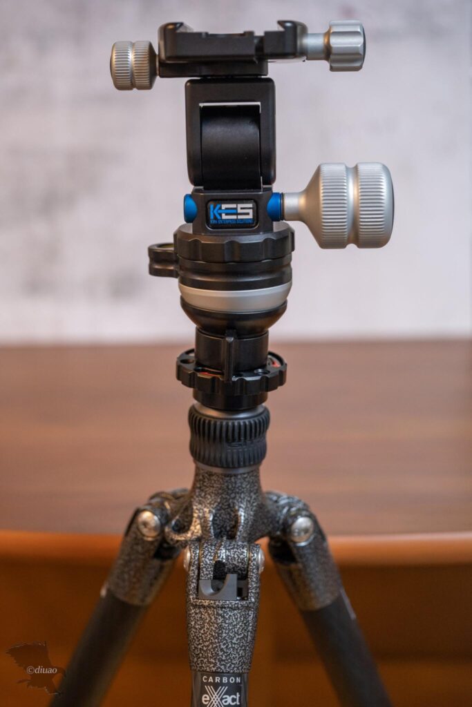 KIRKの一脚用雲台MPA-2RをGitzoの三脚GT1555TとKirkのレベリングベースに装着