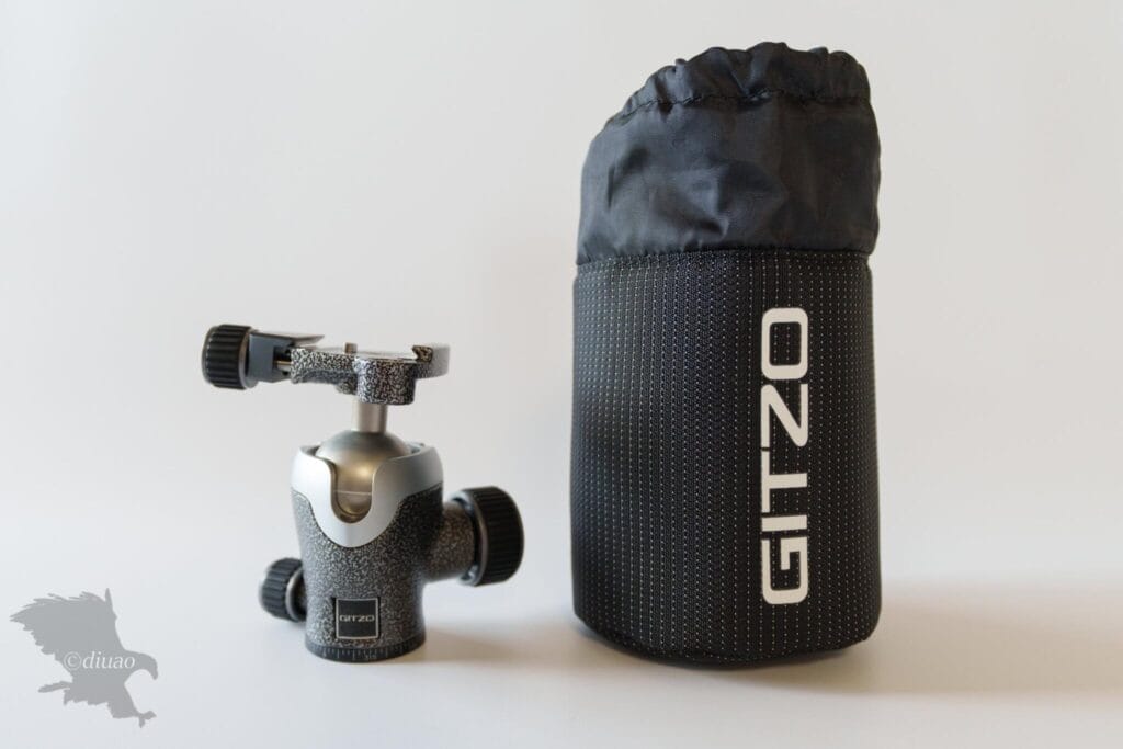 Gitzoの自由雲台GH1382QDと付属ポーチ