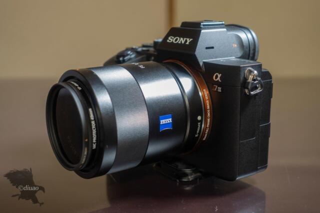 sel55f18とa73を斜めから撮影