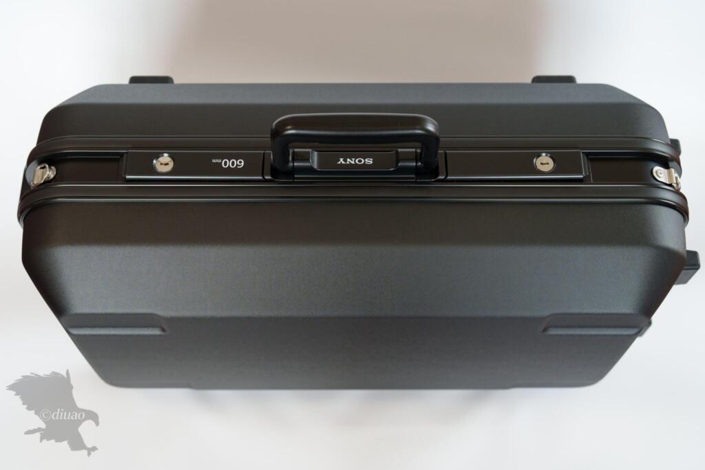 SEL600F40GM専用のハードケースを上から撮影