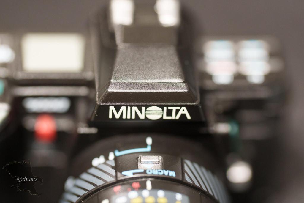 SEL100M28GMで撮影したカメラのミニチュア