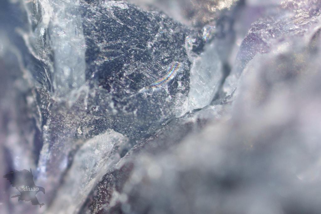 SEL100M28GMで撮影した鉱石を拡大したもの