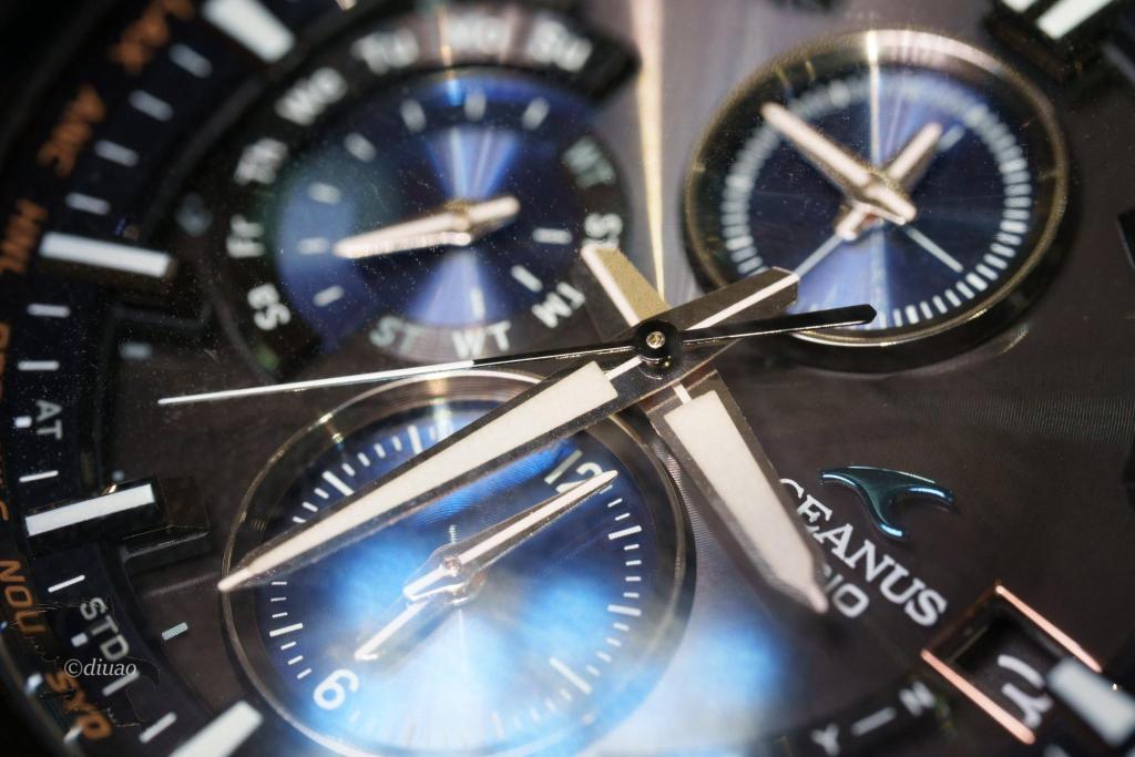 SEL100M28GMで撮影した時計（分針付近にピント合わせ）